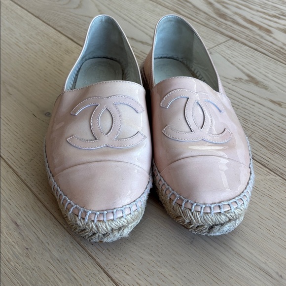 Baby pink patent Chanel espadrilles size 36 - Picture 6 of 8